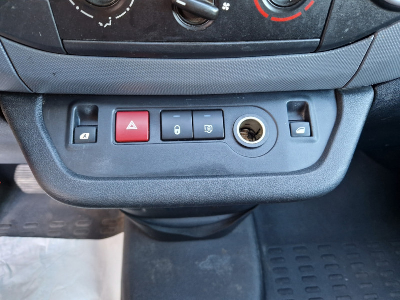 Photo 44 de l'offre de CITROEN BERLINGO L1 BlueHDi 100 SetS BUSINESS ETG6 à 11990€ chez Centrale Auto Marché Mussidan