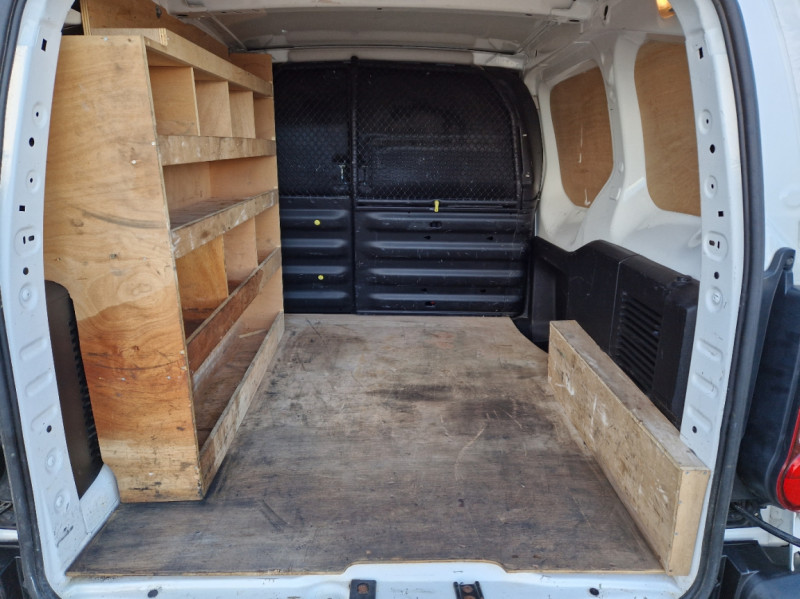 Photo 20 de l'offre de CITROEN BERLINGO L1 BlueHDi 100 SetS BUSINESS ETG6 à 11990€ chez Centrale Auto Marché Mussidan