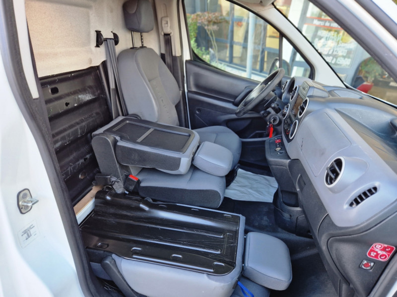 Photo 42 de l'offre de CITROEN BERLINGO L1 BlueHDi 100 SetS BUSINESS ETG6 à 11990€ chez Centrale Auto Marché Mussidan