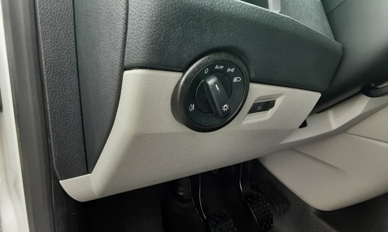 Photo 14 de l'offre de VOLKSWAGEN TRANSPORTER FGN TOLE L1H1 2.0 TDI 102 BUSINESS LINE  à 24990€ chez Centrale Auto Marché Mussidan