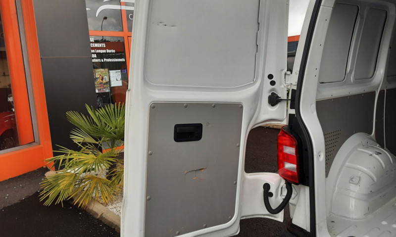 Photo 49 de l'offre de VOLKSWAGEN TRANSPORTER FGN TOLE L1H1 2.0 TDI 102 BUSINESS LINE  à 24990€ chez Centrale Auto Marché Mussidan