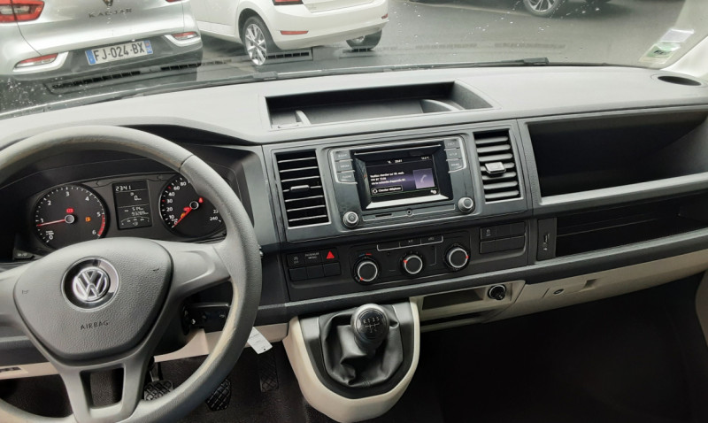 Photo 23 de l'offre de VOLKSWAGEN TRANSPORTER FGN TOLE L1H1 2.0 TDI 102 BUSINESS LINE  à 24990€ chez Centrale Auto Marché Mussidan