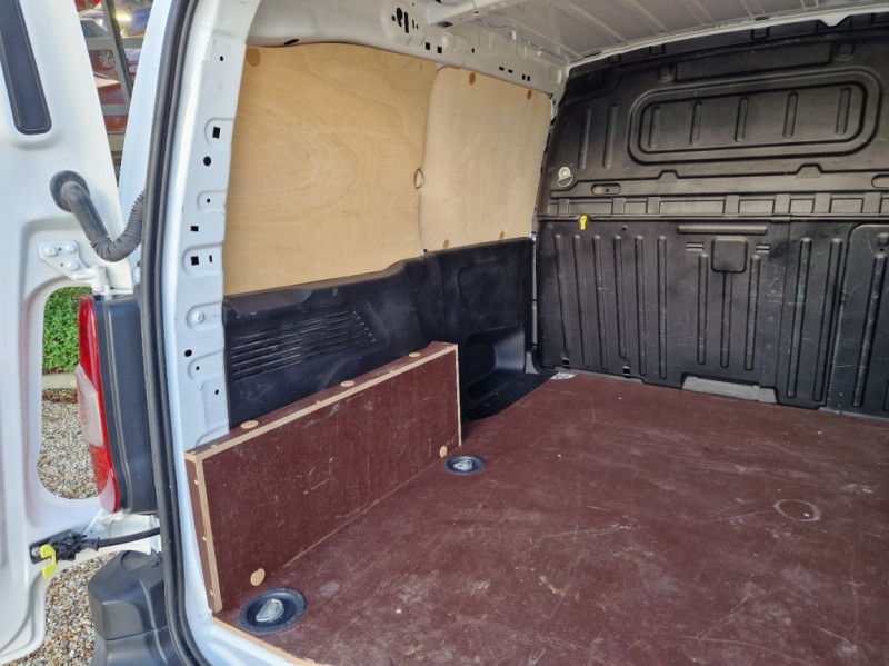 Photo 17 de l'offre de CITROEN BERLINGO Taille M BlueHDi 100  à 18490€ chez Centrale Auto Marché Mussidan