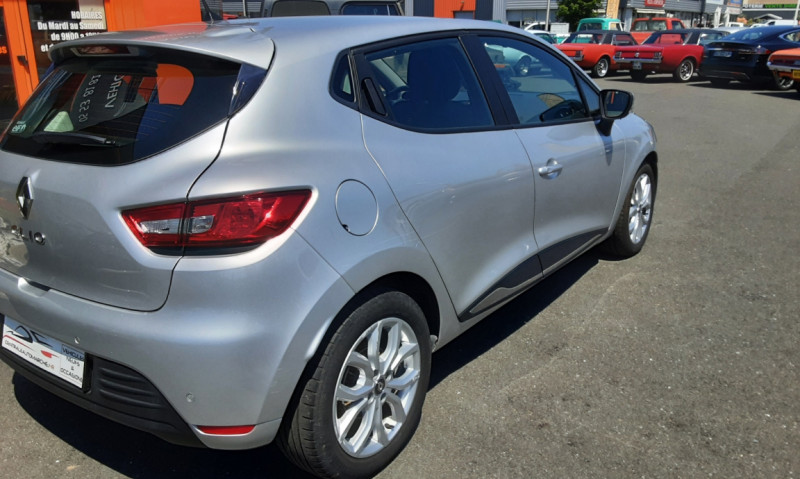 Photo 24 de l'offre de RENAULT CLIO IV dCi 90 E6C EDC Business à 14990€ chez Centrale Auto Marché Mussidan