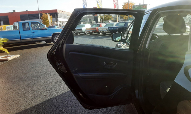 Photo 34 de l'offre de RENAULT SCENIC IV dCi 110 Energy Business  à 14690€ chez Centrale Auto Marché Mussidan
