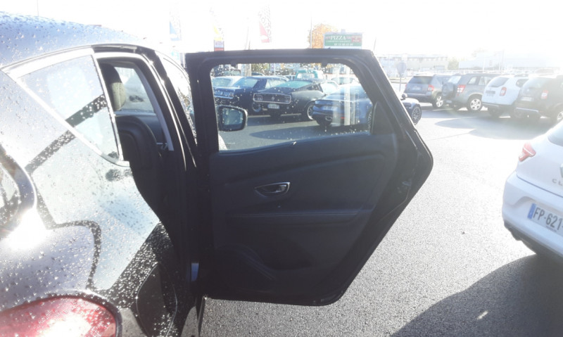 Photo 31 de l'offre de RENAULT SCENIC IV dCi 110 Energy Business  à 14690€ chez Centrale Auto Marché Mussidan