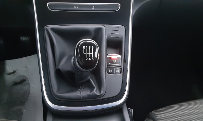 Photo 23 de l'offre de RENAULT SCENIC IV dCi 110 Energy Business  à 14690€ chez Centrale Auto Marché Mussidan