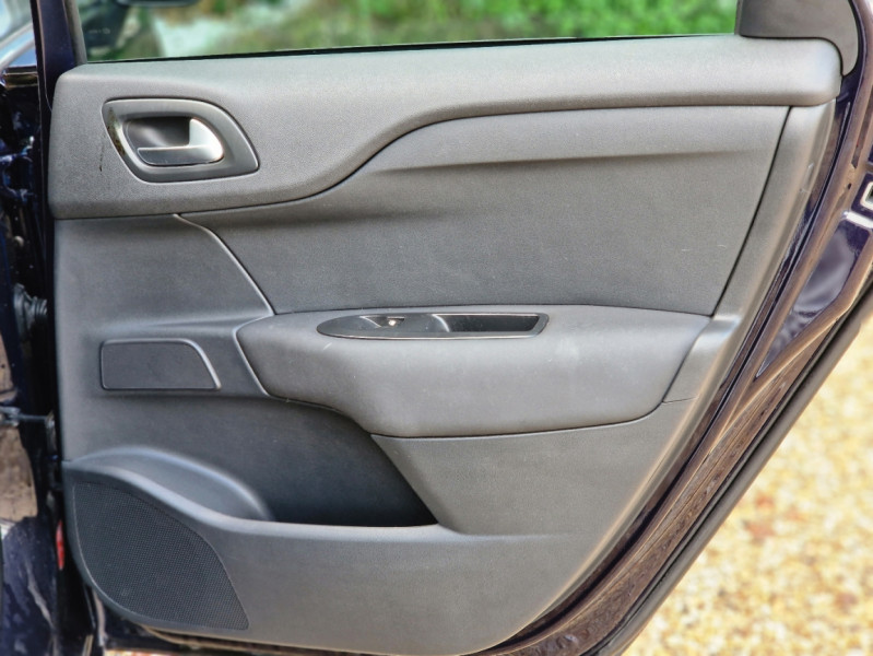 Photo 50 de l'offre de CITROEN C4  BlueHDi 120 SetS BVM6 Millenium à 12990€ chez Centrale Auto Marché Mussidan