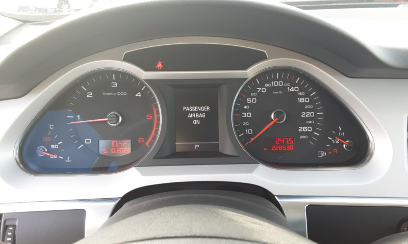 Photo 7 de l'offre de AUDI A6 ALLROAD QUATTRO 3.0 TDI 240 AVUS TIPTRONIC à 13490€ chez Centrale Auto Marché Mussidan