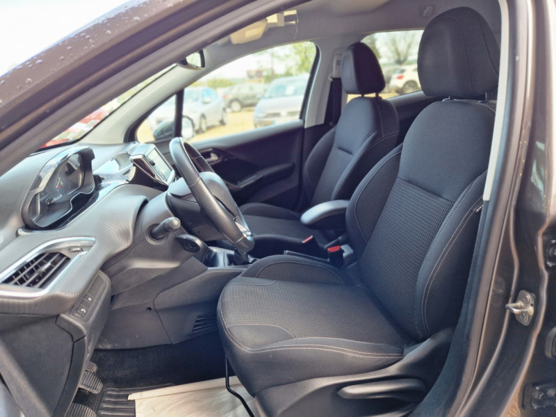 Photo 39 de l'offre de PEUGEOT 208 BlueHDi 100ch BVM6 Allure à 11990€ chez Centrale Auto Marché Mussidan