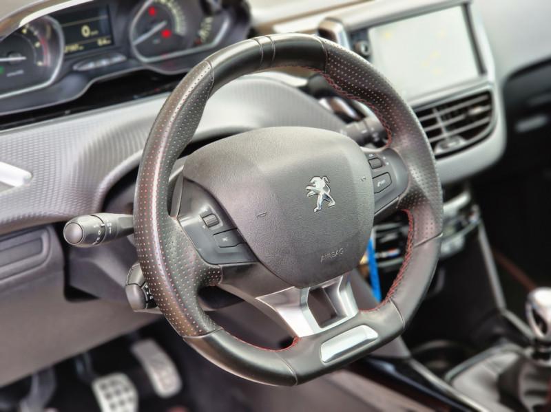 Photo 39 de l'offre de PEUGEOT 2008 BlueHDi 100ch SetS BVM6 GT LINE à 16990€ chez Centrale Auto Marché Mussidan