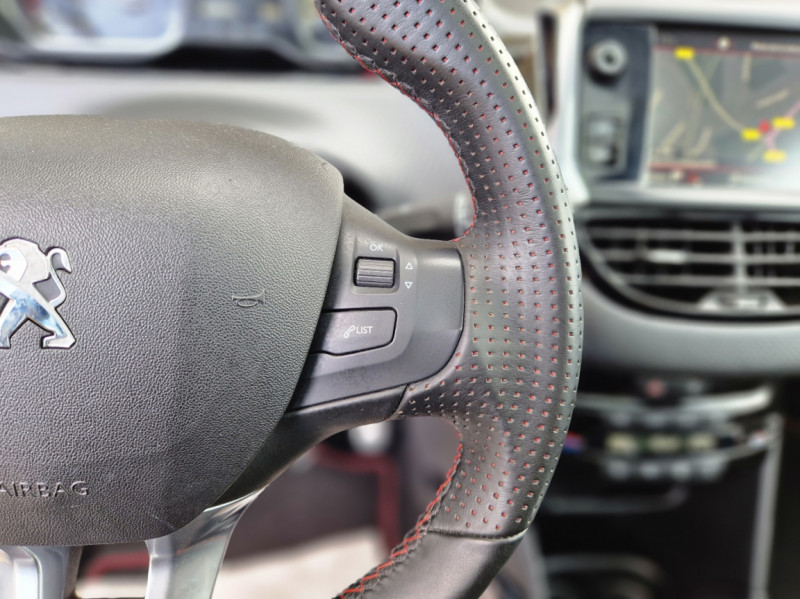 Photo 41 de l'offre de PEUGEOT 2008 BlueHDi 100ch SetS BVM6 GT LINE à 16990€ chez Centrale Auto Marché Mussidan