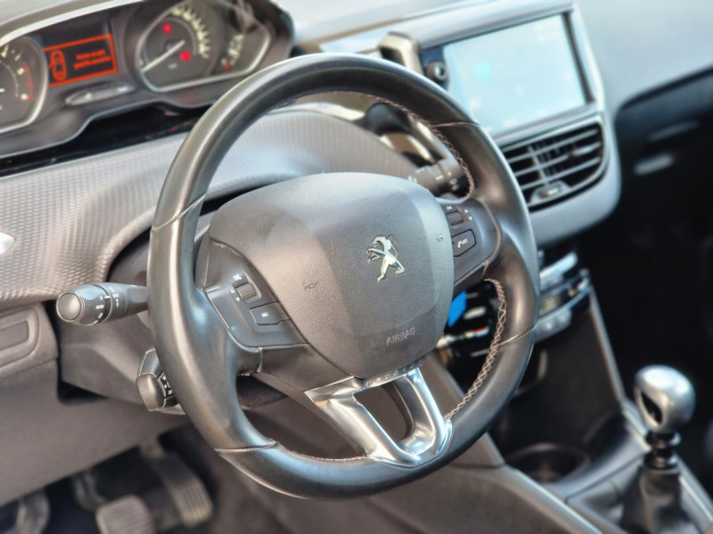 Photo 46 de l'offre de PEUGEOT 208 BlueHDi 100ch BVM6 Allure à 11990€ chez Centrale Auto Marché Mussidan