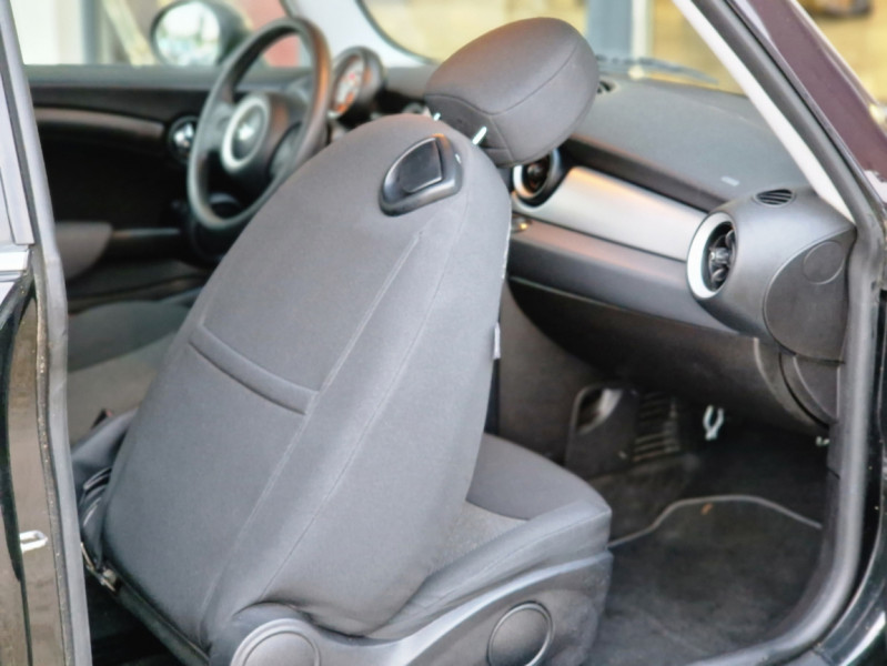 Photo 43 de l'offre de MINI MINI D 90 CH ONE à 8900€ chez Centrale Auto Marché Mussidan