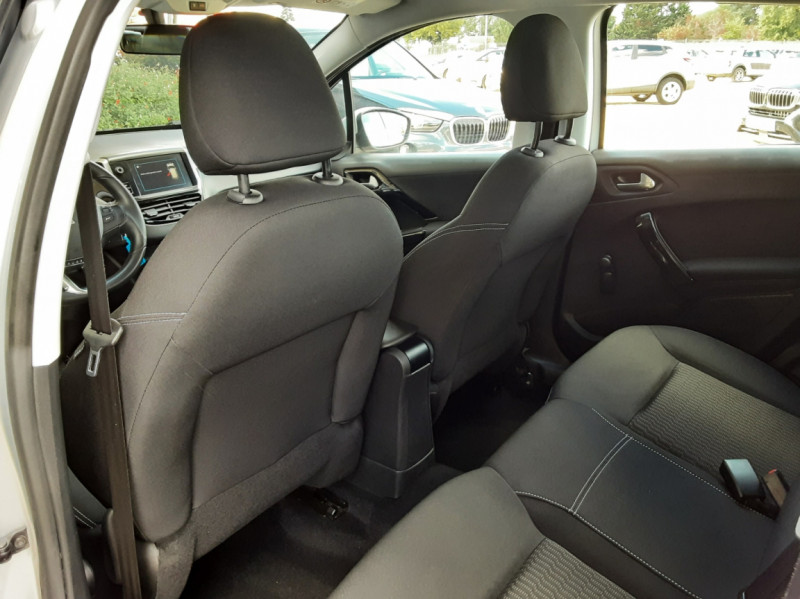 Photo 24 de l'offre de PEUGEOT 208 1.6 BlueHDi 100ch SetS BVM5 Active Business à 10990€ chez Centrale Auto Marché Mussidan