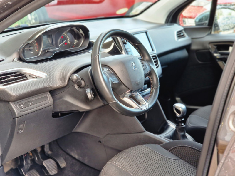 Photo 26 de l'offre de PEUGEOT 208 BlueHDi 100ch BVM6 Allure à 11990€ chez Centrale Auto Marché Mussidan