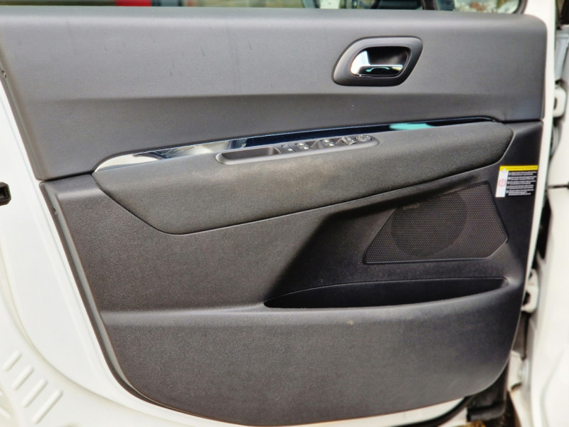 Photo 21 de l'offre de PEUGEOT 3008  1.6 BlueHDi 120ch SetS EAT6 Business Pack à 12490€ chez Centrale Auto Marché Mussidan