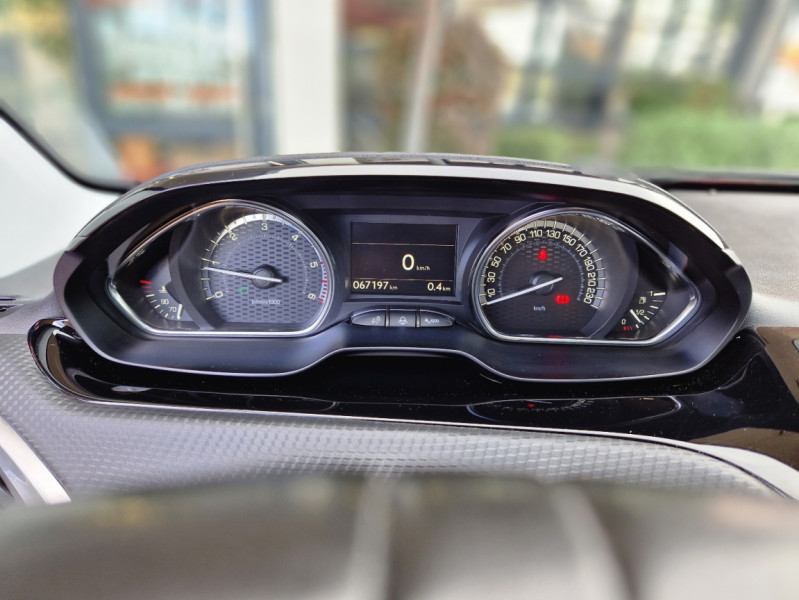Photo 40 de l'offre de PEUGEOT 2008 BlueHDi 100ch SetS BVM6 GT LINE à 16990€ chez Centrale Auto Marché Mussidan