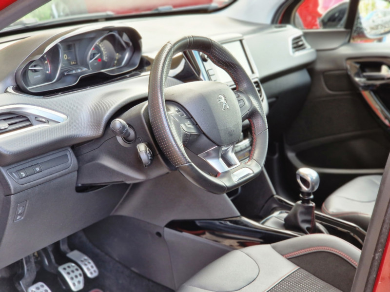 Photo 22 de l'offre de PEUGEOT 2008 BlueHDi 100ch SetS BVM6 GT LINE à 16990€ chez Centrale Auto Marché Mussidan