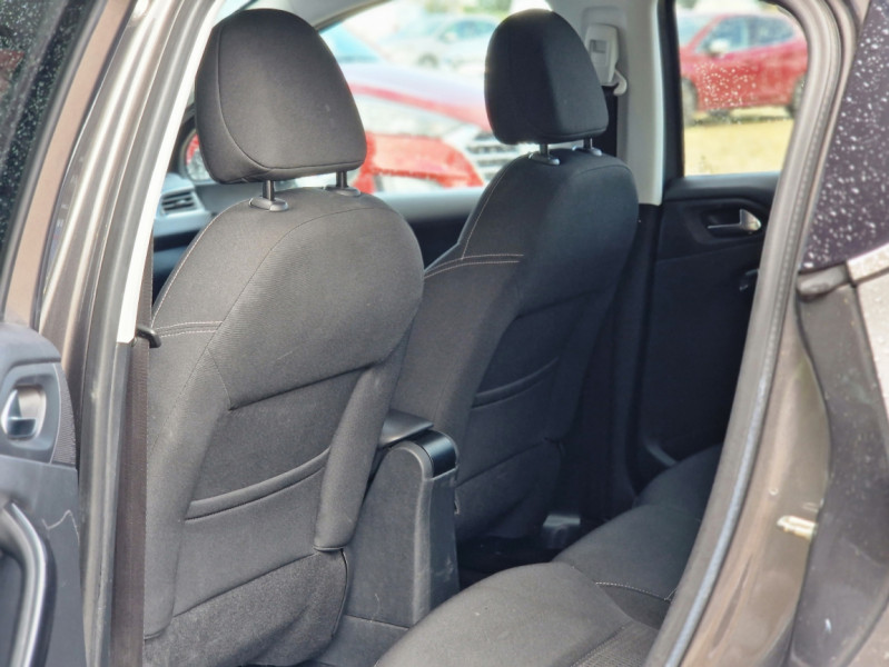 Photo 9 de l'offre de PEUGEOT 208 BlueHDi 100ch BVM6 Allure à 11990€ chez Centrale Auto Marché Mussidan