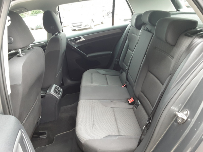 Photo 22 de l'offre de VOLKSWAGEN GOLF 1.6 TDI 115 FAP BVM5 Confortline Business à 18490€ chez Centrale Auto Marché Mussidan