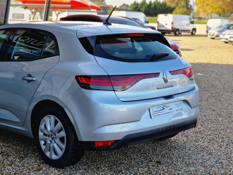Photo 11 de l'offre de RENAULT MEGANE IV Berline Blue dCi 115 EDC Business à 19990€ chez Centrale Auto Marché Mussidan