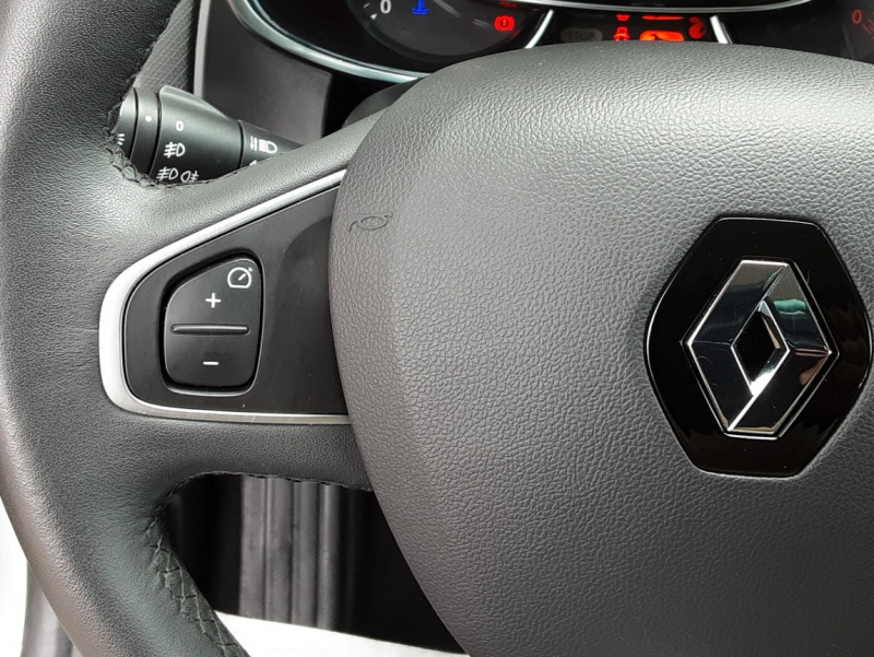 Photo 28 de l'offre de RENAULT CLIO IV dCi 75 Business à 12290€ chez Centrale Auto Marché Mussidan