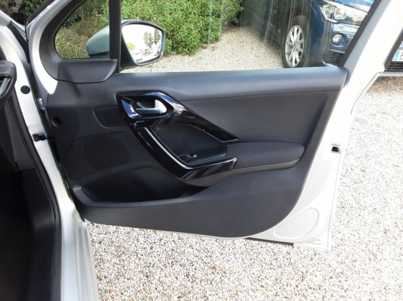 Photo 34 de l'offre de PEUGEOT 208 1.6 BlueHDi 100ch SetS BVM5 Active Business à 10990€ chez Centrale Auto Marché Mussidan