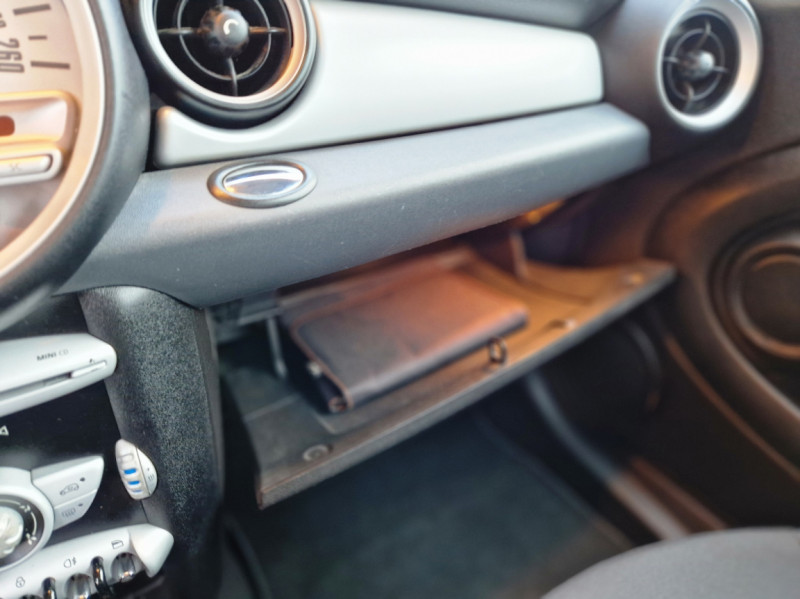 Photo 46 de l'offre de MINI MINI D 90 CH ONE à 8900€ chez Centrale Auto Marché Mussidan