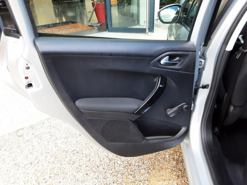 Photo 16 de l'offre de PEUGEOT 208 1.6 BlueHDi 100ch SetS BVM5 Active Business à 10990€ chez Centrale Auto Marché Mussidan