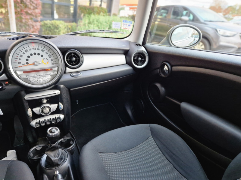 Photo 41 de l'offre de MINI MINI D 90 CH ONE à 8900€ chez Centrale Auto Marché Mussidan
