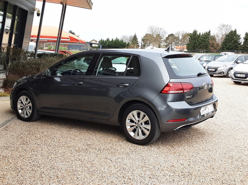 Photo 14 de l'offre de VOLKSWAGEN GOLF 1.6 TDI 115 FAP BVM5 Confortline Business à 18490€ chez Centrale Auto Marché Mussidan