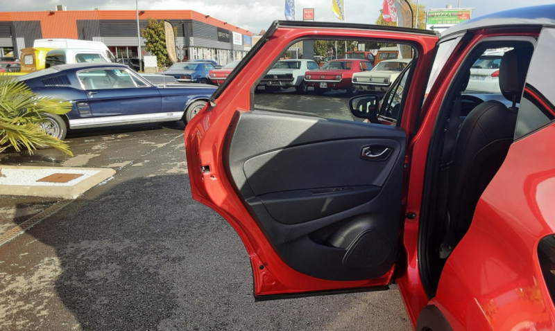 Photo 22 de l'offre de RENAULT CAPTUR dCi 90 RED EDITION à 15290€ chez Centrale Auto Marché Mussidan