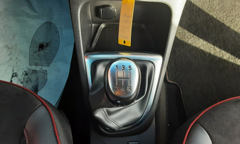 Photo 44 de l'offre de RENAULT CAPTUR dCi 90 RED EDITION à 15290€ chez Centrale Auto Marché Mussidan