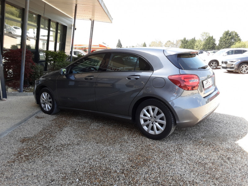Photo 8 de l'offre de MERCEDES-BENZ CLASSE A 180 CDI BlueEFFICIENCY Intuition 7-G DCT  à 15990€ chez Centrale Auto Marché Mussidan
