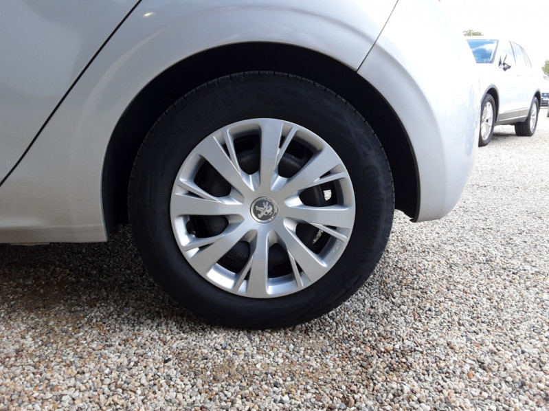 Photo 30 de l'offre de PEUGEOT 208 1.6 BlueHDi 100ch SetS BVM5 Active Business à 10990€ chez Centrale Auto Marché Mussidan