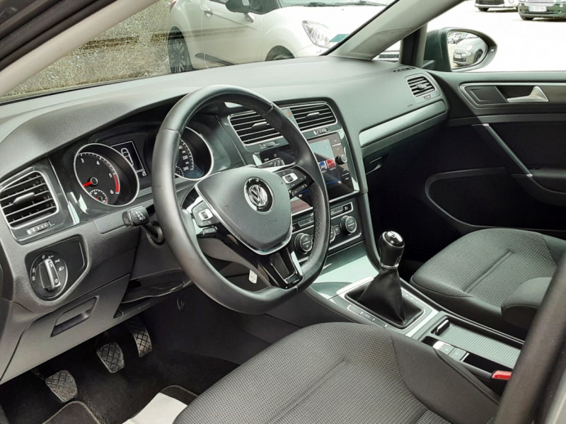 Photo 9 de l'offre de VOLKSWAGEN GOLF 1.6 TDI 115 FAP BVM5 Confortline Business à 18490€ chez Centrale Auto Marché Mussidan