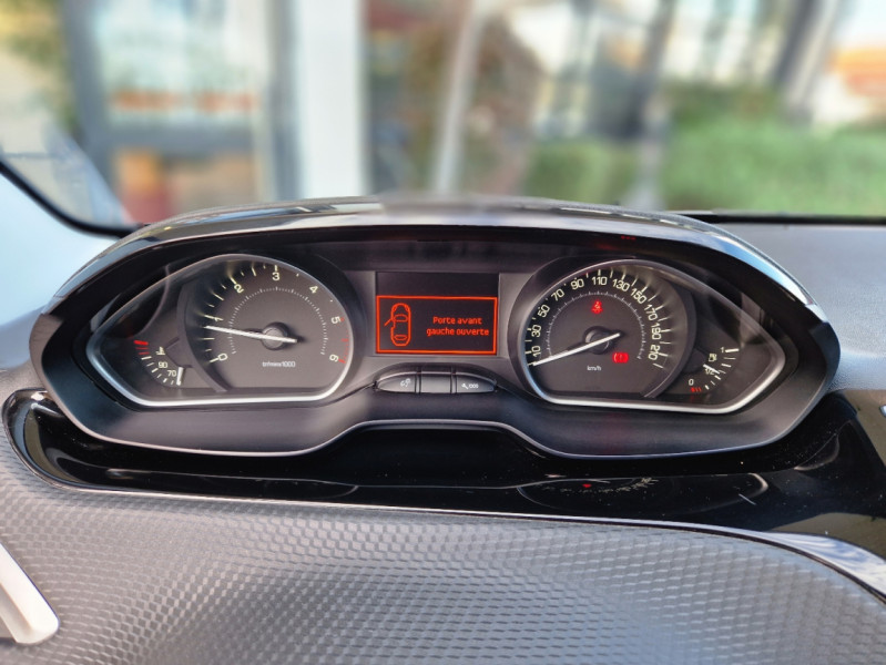 Photo 47 de l'offre de PEUGEOT 208 BlueHDi 100ch BVM6 Allure à 11990€ chez Centrale Auto Marché Mussidan