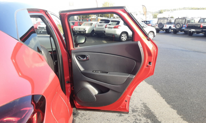 Photo 30 de l'offre de RENAULT CAPTUR dCi 90 RED EDITION à 15290€ chez Centrale Auto Marché Mussidan