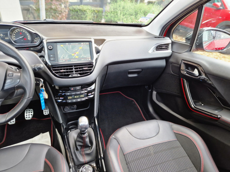 Photo 30 de l'offre de PEUGEOT 2008 BlueHDi 100ch SetS BVM6 GT LINE à 16990€ chez Centrale Auto Marché Mussidan