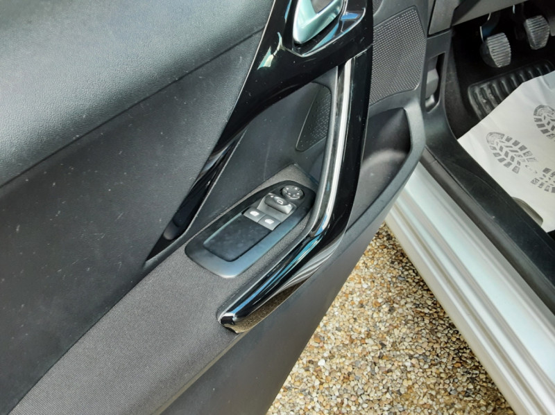 Photo 23 de l'offre de PEUGEOT 208 1.6 BlueHDi 100ch SetS BVM5 Active Business à 10990€ chez Centrale Auto Marché Mussidan