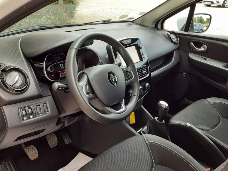 Photo 26 de l'offre de RENAULT CLIO IV dCi 75 Business à 12290€ chez Centrale Auto Marché Mussidan