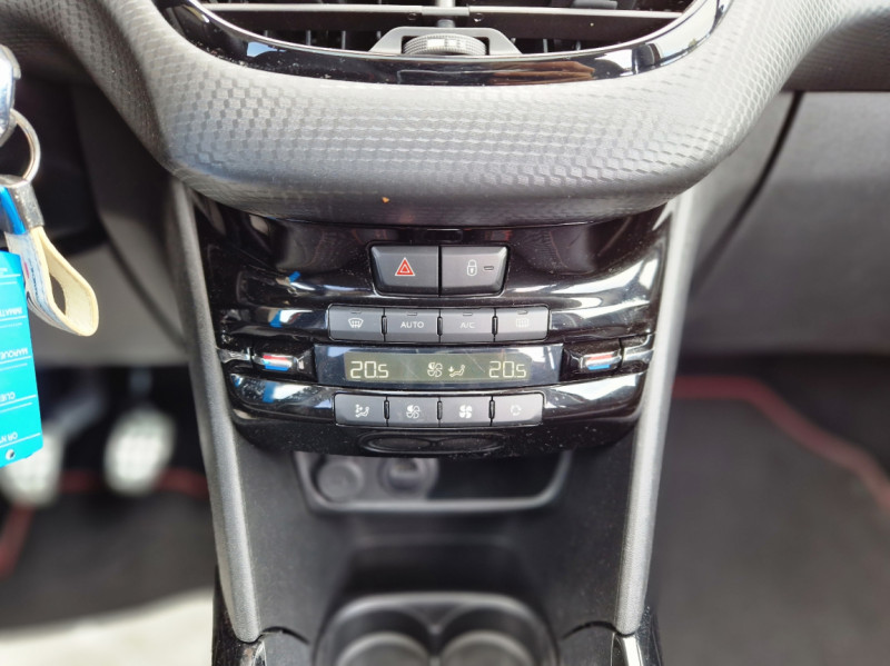 Photo 36 de l'offre de PEUGEOT 2008 BlueHDi 100ch SetS BVM6 GT LINE à 16990€ chez Centrale Auto Marché Mussidan