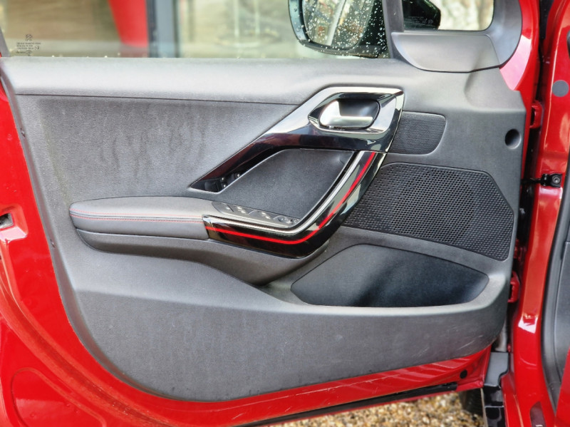 Photo 20 de l'offre de PEUGEOT 2008 BlueHDi 100ch SetS BVM6 GT LINE à 16990€ chez Centrale Auto Marché Mussidan