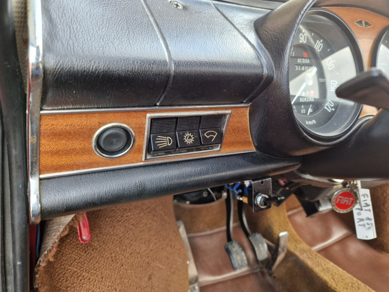 Photo 33 de l'offre de FIAT 850  à 10900€ chez Centrale Auto Marché Mussidan