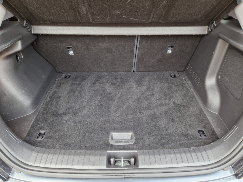 Photo 15 de l'offre de HYUNDAI KONA 1.6 CRDi 136 DCT-7 Hybrid 48V Executive à 20990€ chez Centrale Auto Marché Mussidan