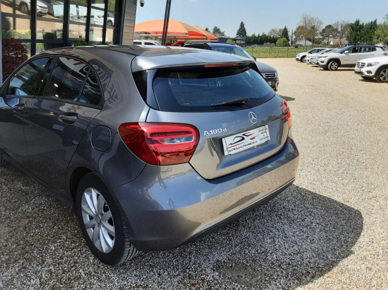 Photo 14 de l'offre de MERCEDES-BENZ CLASSE A 180 CDI BlueEFFICIENCY Intuition 7-G DCT  à 15990€ chez Centrale Auto Marché Mussidan