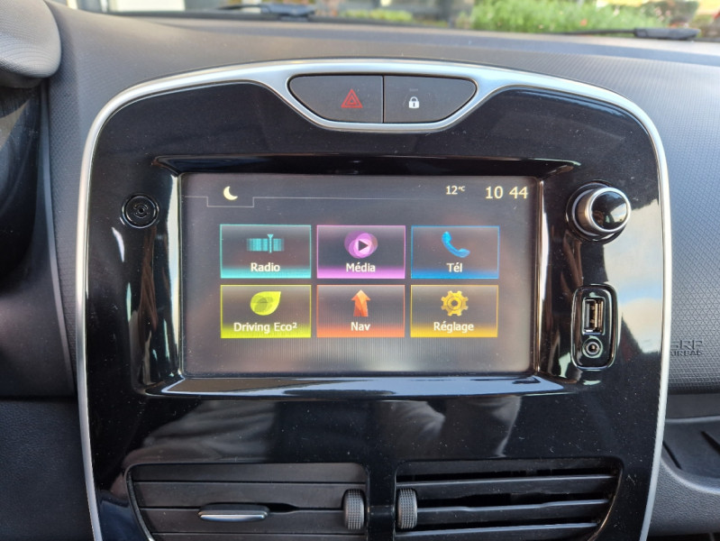 Photo 40 de l'offre de RENAULT CLIO IV TCe 120 Limited EDC à 13990€ chez Centrale Auto Marché Mussidan