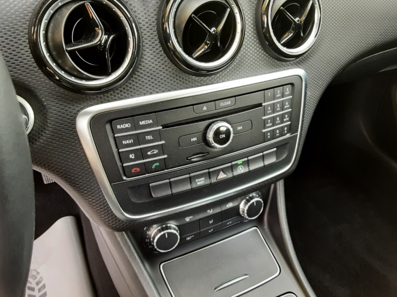 Photo 43 de l'offre de MERCEDES-BENZ CLASSE A 180 CDI BlueEFFICIENCY Intuition 7-G DCT  à 15990€ chez Centrale Auto Marché Mussidan