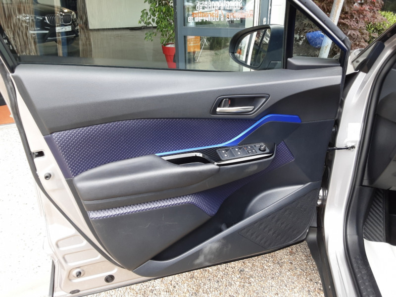 Photo 35 de l'offre de TOYOTA C HR Pro 116ch Turbo CVT 4WD Graphic à 18490€ chez Centrale Auto Marché Mussidan